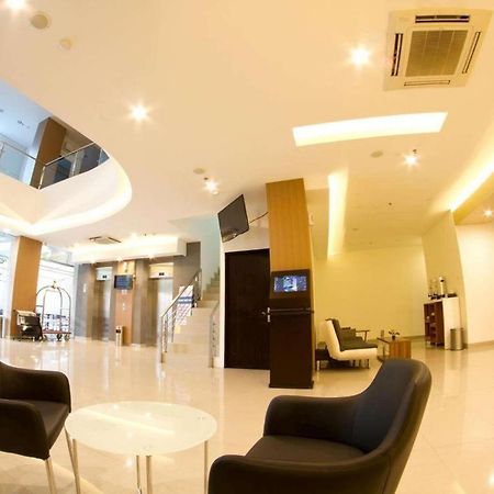 Hotel 88 Grogol By Wh Jakarta Ngoại thất bức ảnh