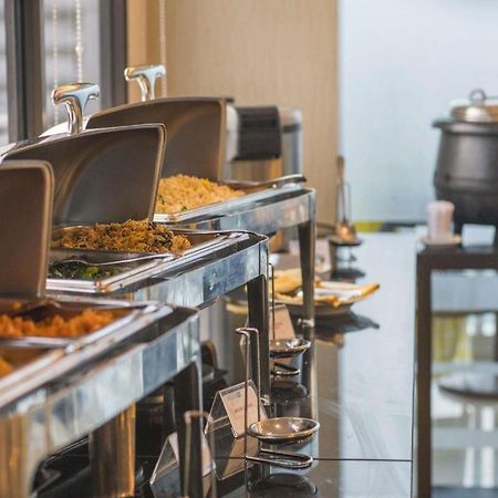 Hotel 88 Grogol By Wh Jakarta Ngoại thất bức ảnh