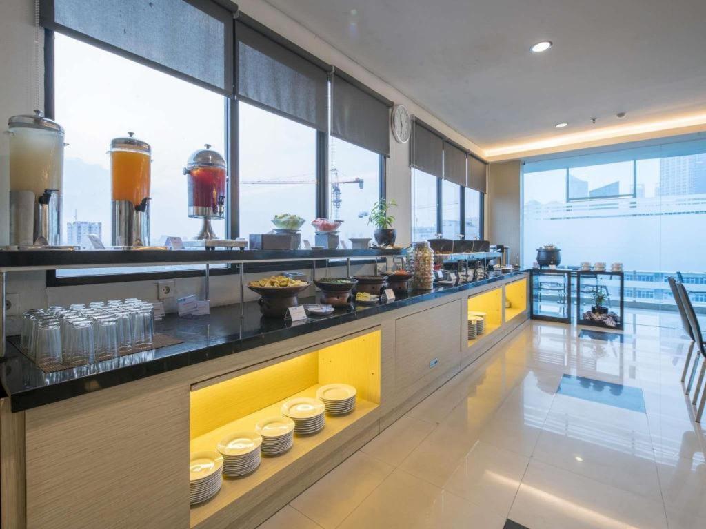 Hotel 88 Grogol By Wh Jakarta Ngoại thất bức ảnh