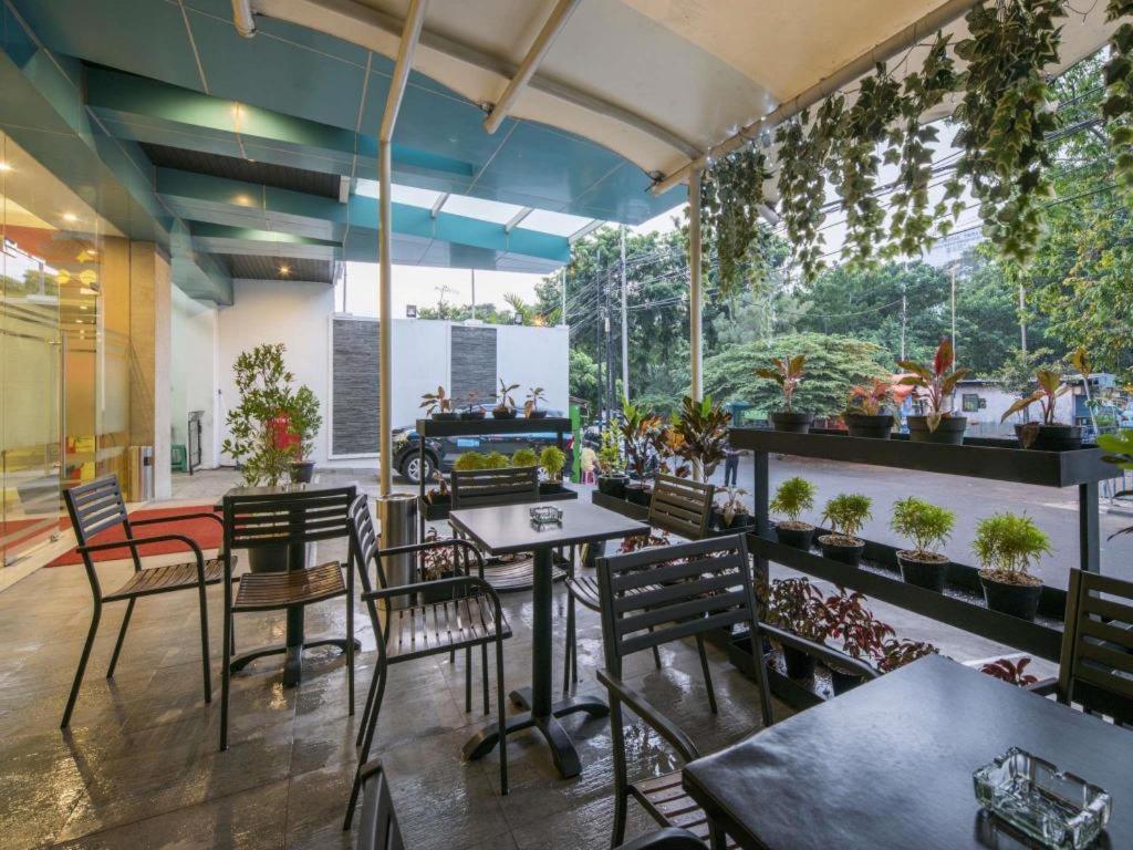 Hotel 88 Grogol By Wh Jakarta Ngoại thất bức ảnh