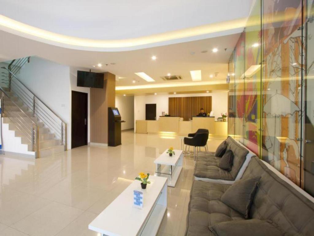 Hotel 88 Grogol By Wh Jakarta Ngoại thất bức ảnh